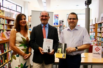 Los pacientes disfrutarán de novedades literarias gracias a la Librería Canaima